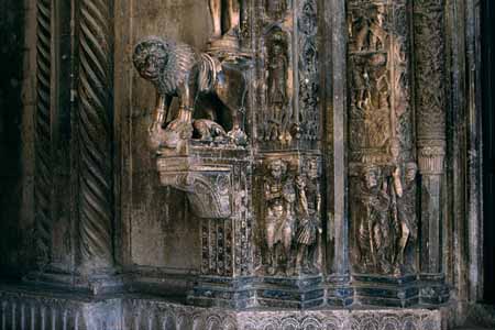 L0372_kirchenportal_detail