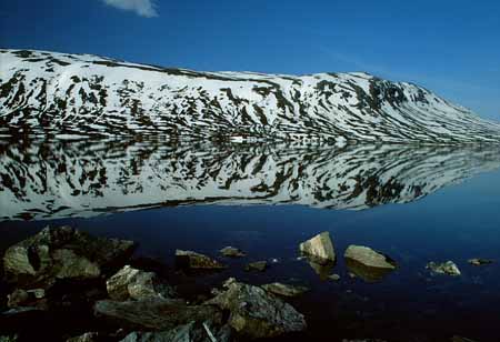 L1104_spiegelung_fjell_norwegen