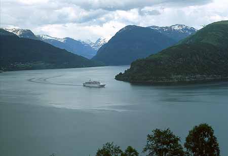 L1205_fjord_norwegen_schiff