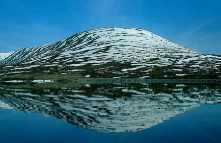 L1337_fjell_spiegelung_norwegen
