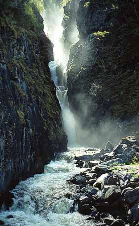 P1389_wasserfall_norwegen
