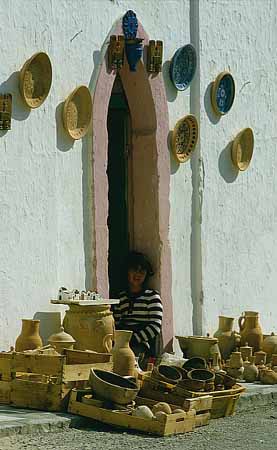 P1438_warten_auf_kunden_haus