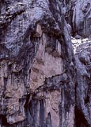 L0559_gesicht_im_fels_nah