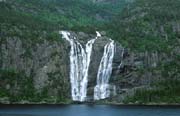 P1329_wasserfall_hellevik_norwegen